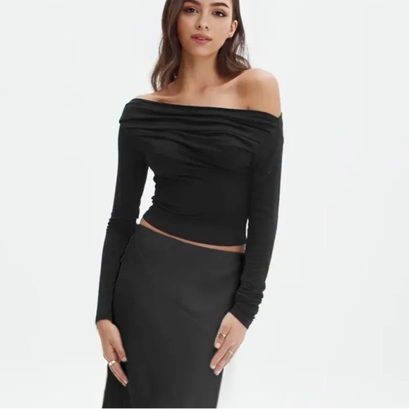 Commense Oblique Off-Shoulder Long Sleeve T-Shirt - Picture 1 of 3